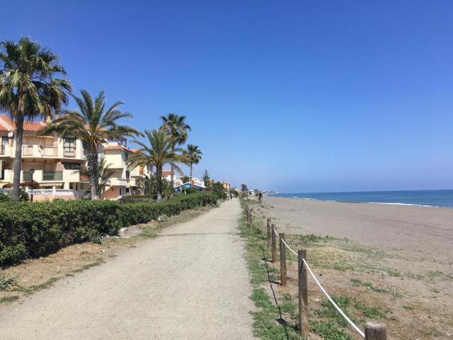 Apartamento 60 M2 En La Playa Torre de Benagalbon Exteriör bild